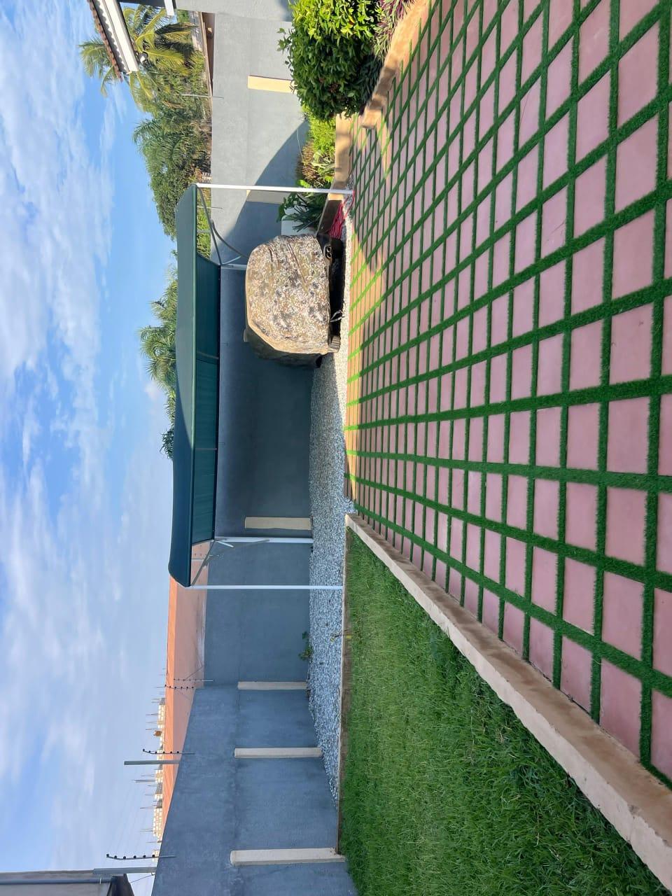 8 bedroom house + 2 bedroom servant quarters