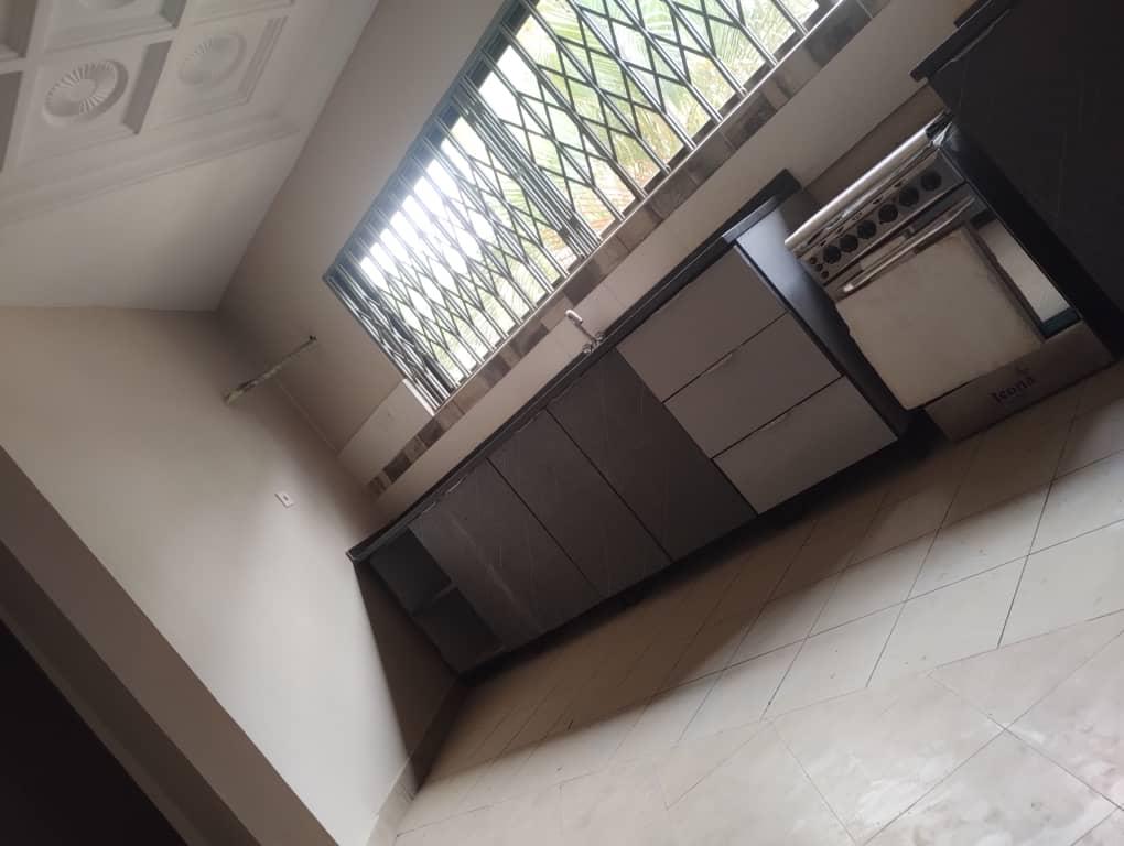 8 bedroom house + 2 bedroom servant quarters