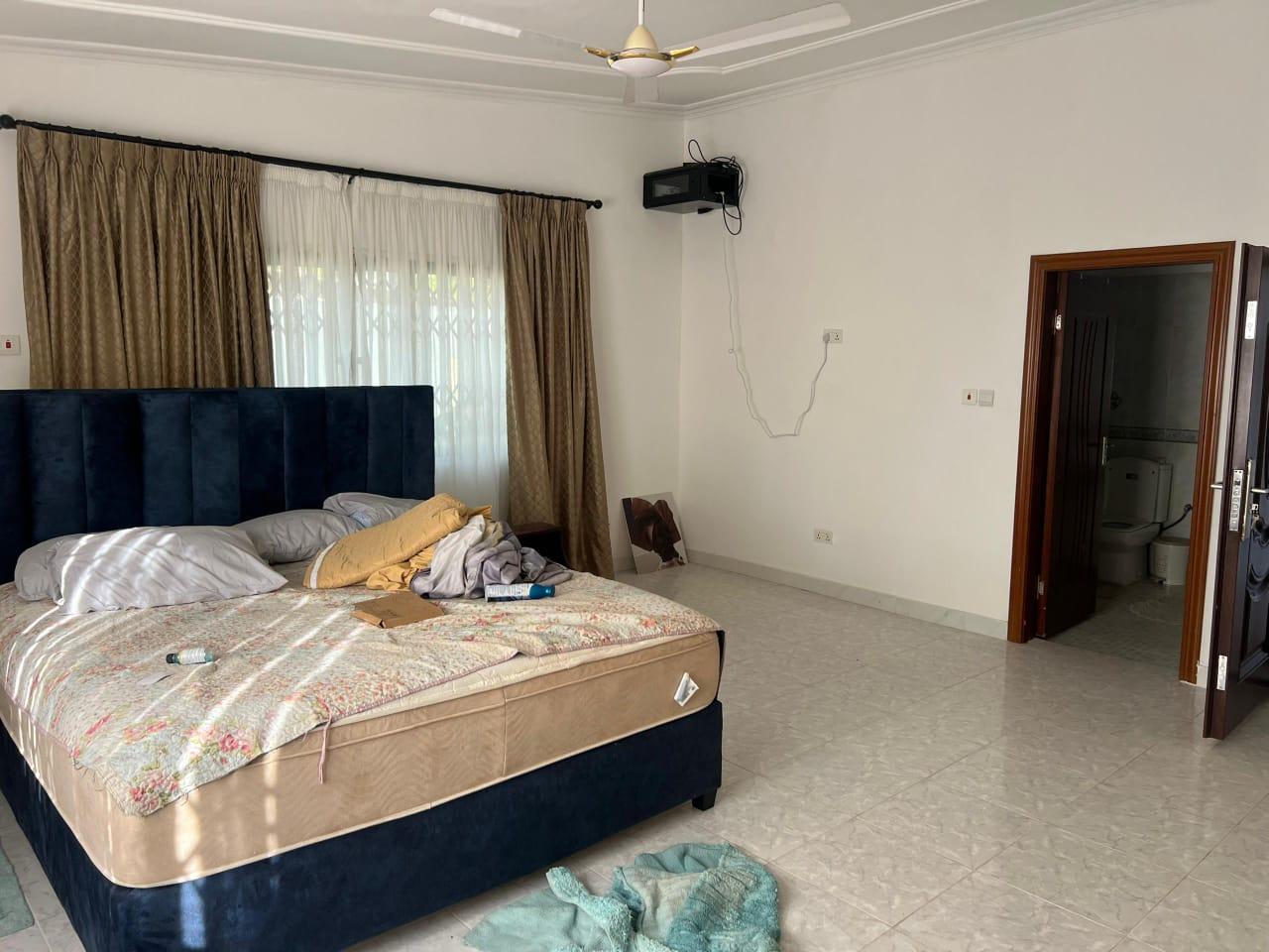 8 bedroom house + 2 bedroom servant quarters