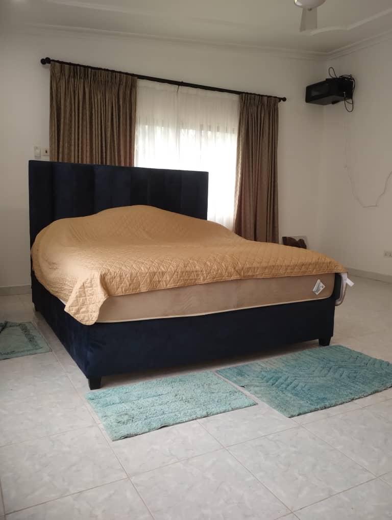8 bedroom house + 2 bedroom servant quarters