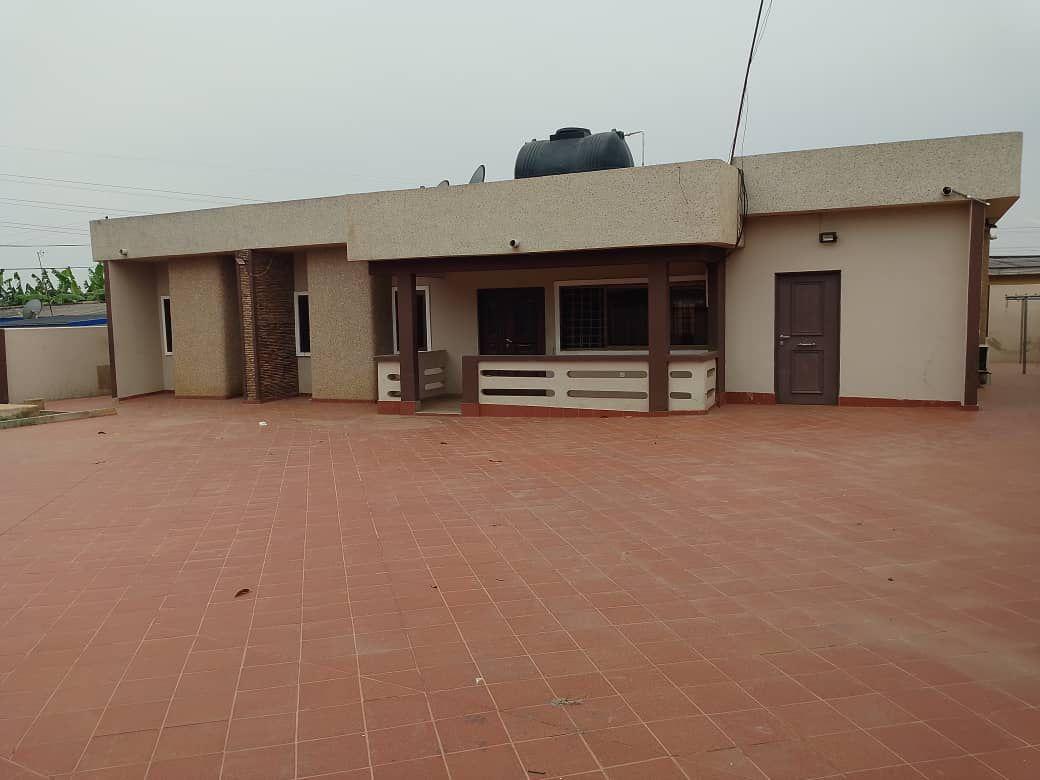 5 bedroom self compound house for Rent At Darkuman Official Town