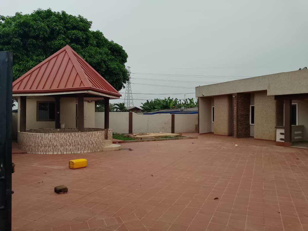 5 bedroom self compound house for Rent At Darkuman Official Town